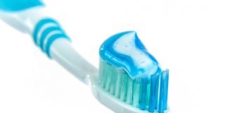 Cómo reducir la sensibilidad mediante la pasta de dientes
