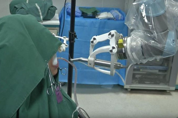 Robot dentista en China. Dentistas en Alcalá de Henares