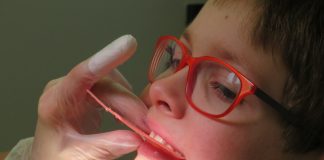 ¿Cómo ayudar a tus hijos a cuidar sus dientes?