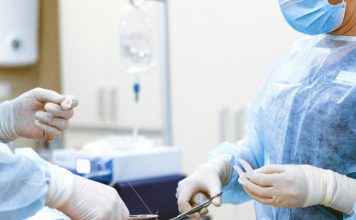 Un hospital de Barcelona extrae una aguja de dentista del cerebro de una niña