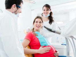 Estudio revela que los cambios hormonales tras el parto están relacionados con el aumento de problemas periodontales en mujeres