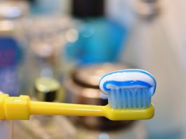 Ocho tips para reducir el riesgo bacteriano de un cepillo de dientes
