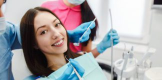 ¿Cómo deben cuidarse los dientes los adultos?